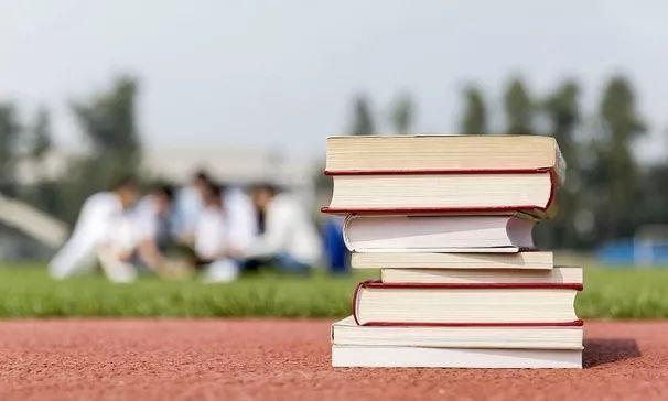 【四川全省推行中小学春秋假】近日，四川教育厅等十一部门联合印发通知，在全省实施中