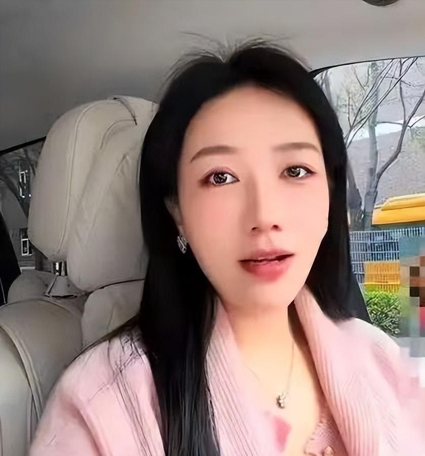 张雪峰前女友张张发声，称自己买下了属于张雪峰的家，这个房子是他们曾经同居过的小区