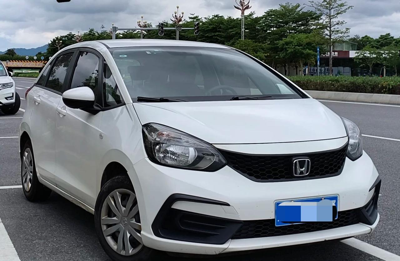 我敢说本田飞度绝对很难翻身？就它这价格，8万多的车，内饰和配置明显落后国产