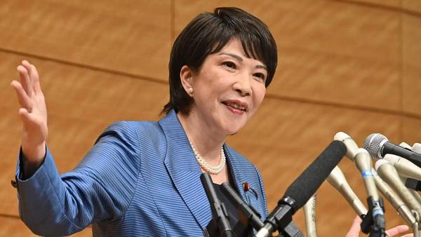 高市早苗被特朗普一顿呲儿！美国媒体都报了，《华尔街日报》说特朗普跟她通了25