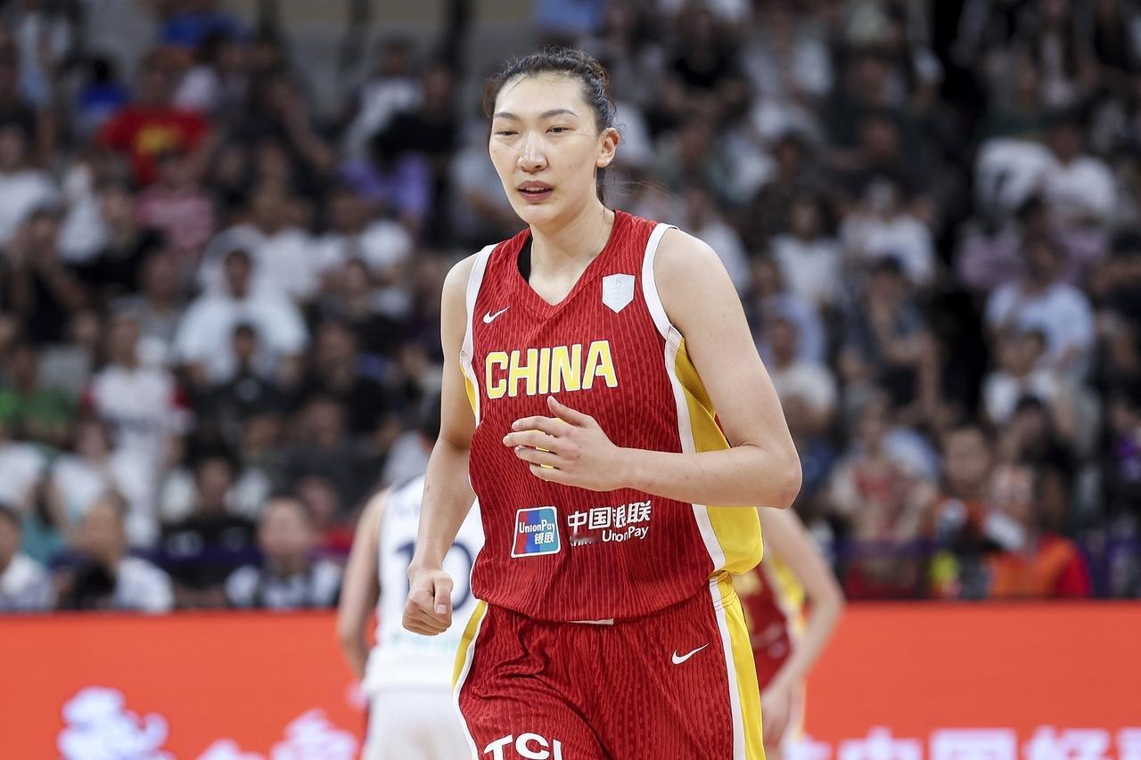 若凭个人喜好，我希望中国女篮世界杯预选赛阵容👇中锋：韩旭、李月汝、刘禹彤