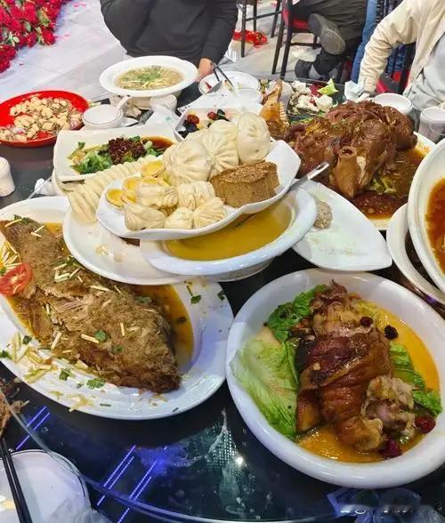 4000块一桌的婚宴，被亲戚骂上热搜：到底是菜难吃，还是人心太刁？---