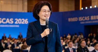 针对华为提出“韬（τ）定律”，新加坡联合早报发文写道：“实际上，从不久前美国总统