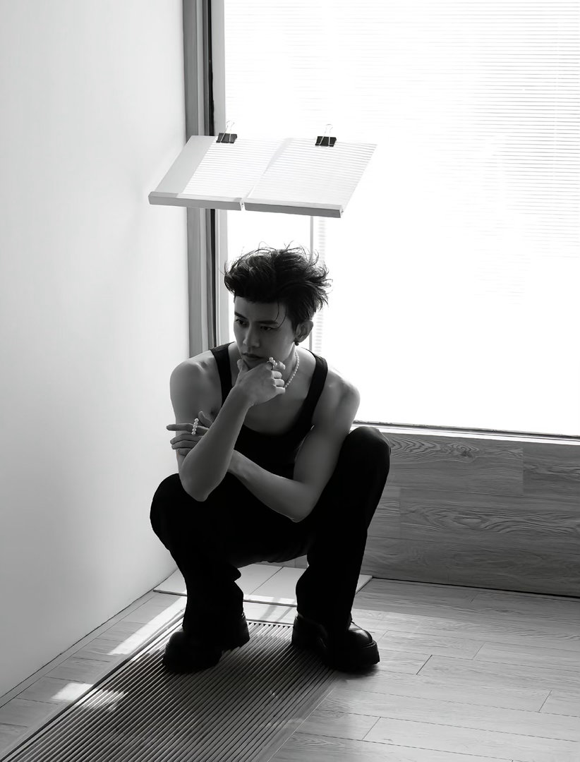 网友在健身房偶遇任嘉伦宽肩窄腰大长腿