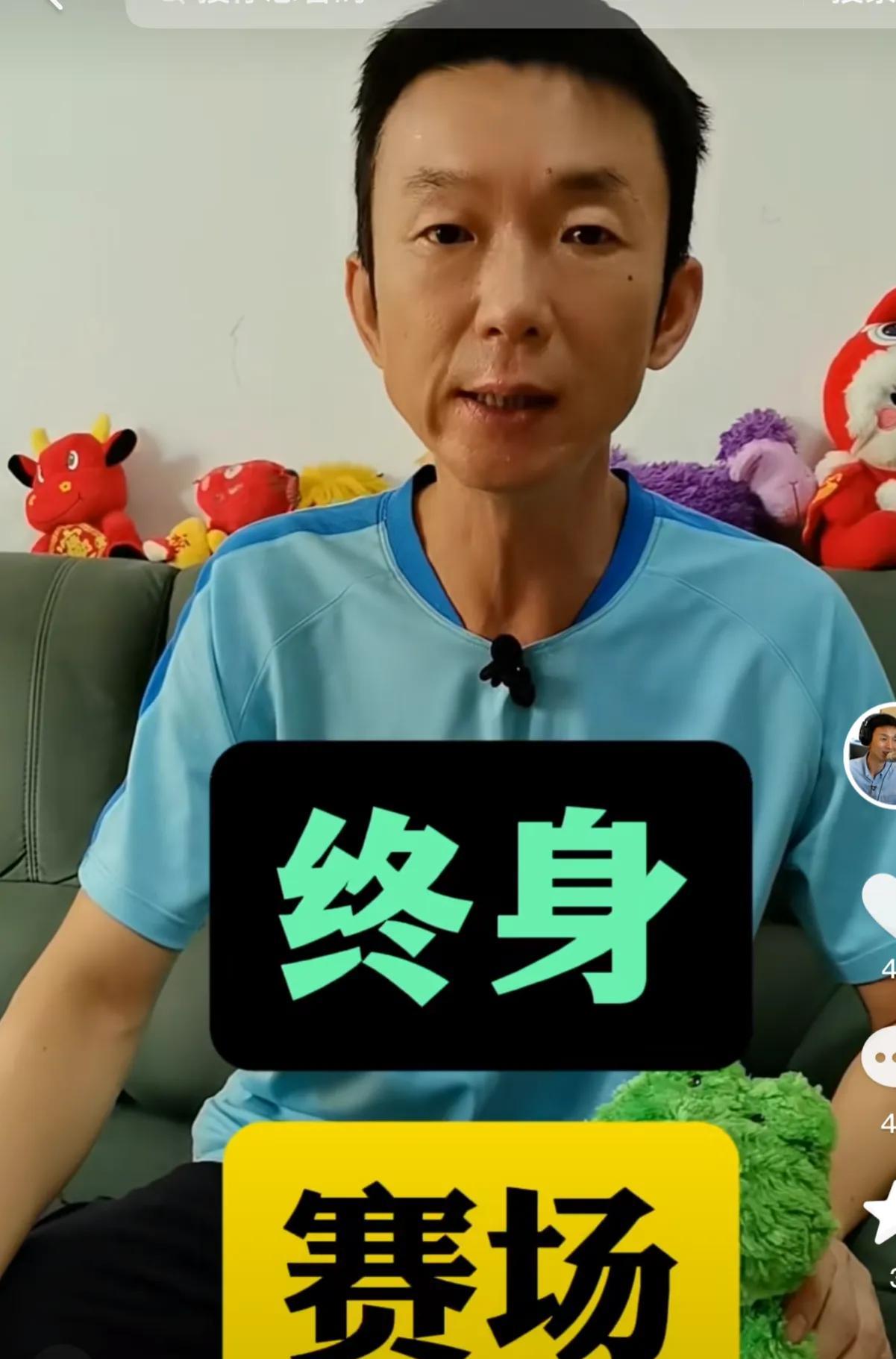 天津广播资深体育媒体人李晨表示，在津门虎与蓉城比赛中，带头辱骂韦世豪的天津球迷，
