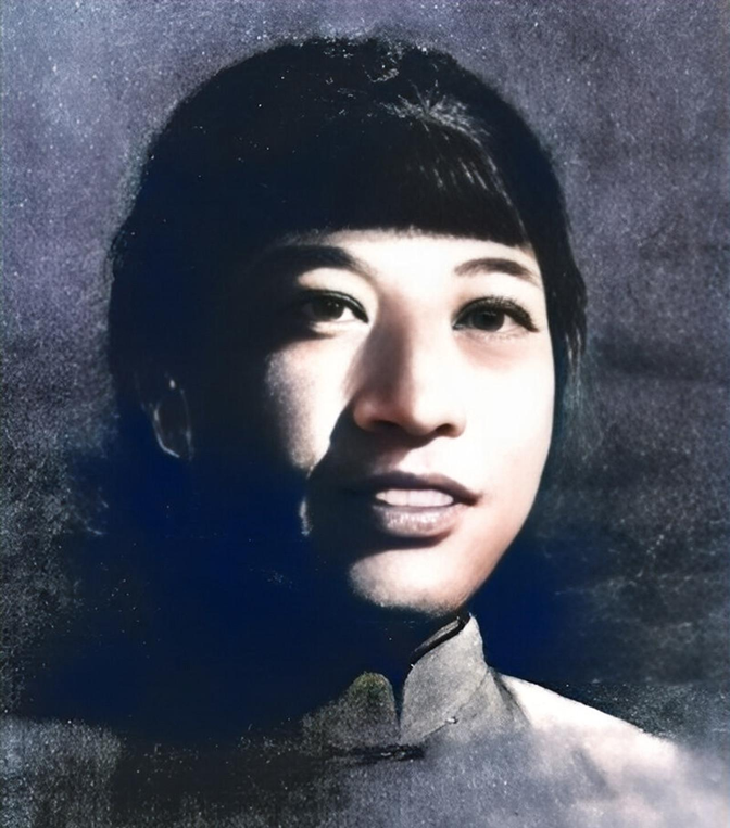 1928年9月19日，敌人将一名女子绑在了刑场之上，先是拔去了她的衣裳，见她宁死