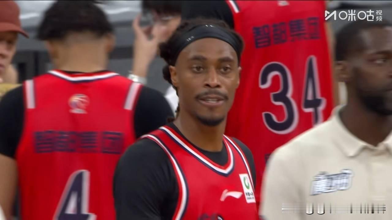 麦考尔:盛赞徐杰！今天晚上，季前赛汕头站，广州最终以86-82力克广东赢得胜