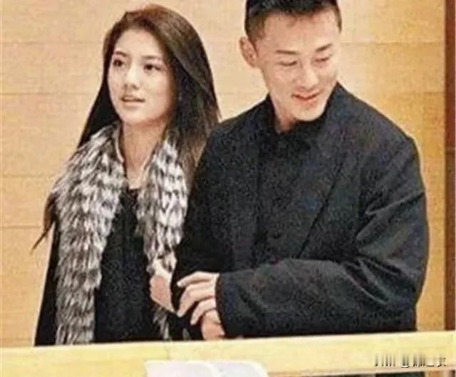 吴千语和林峰在一起时的这个阶段，也是她最漂亮得的阶段，但是媒体却对她很不友好。