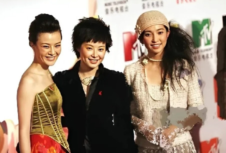 袁立怒撕李冰冰，背后藏着多少圈内纠葛？袁立曾在微博多次炮轰李冰冰，称其“土