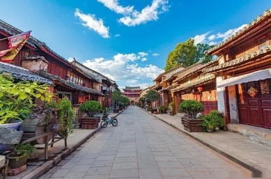 我一个山东人，跑云南来定居。说实话，真的想给你们泼点冷水啊，别把云南想得太好了。