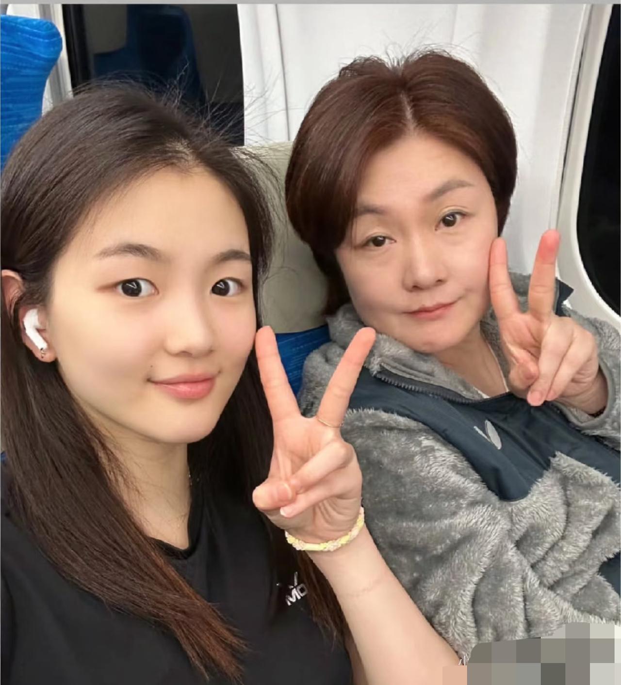 韩乒运动员金娜英与妈妈一起去广岛度假——申裕斌也在度假中2025年即将过去，