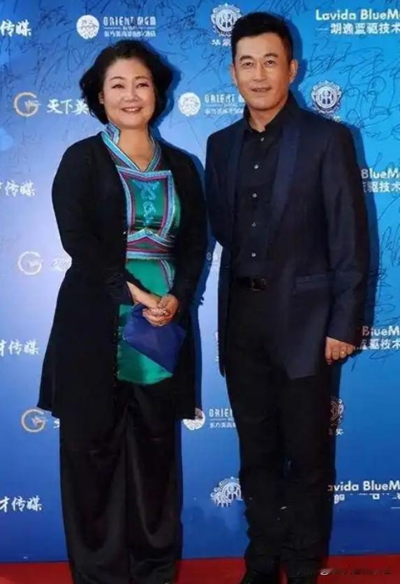 1991年，萨日娜为能分到11平米房子，258元彩礼就嫁给同学潘军，婚后她被嫌弃