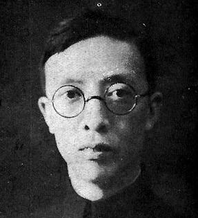 1949年，中统要员叶秀峰的巨额财富及爱子，随“太平轮”沉入海底。这场海