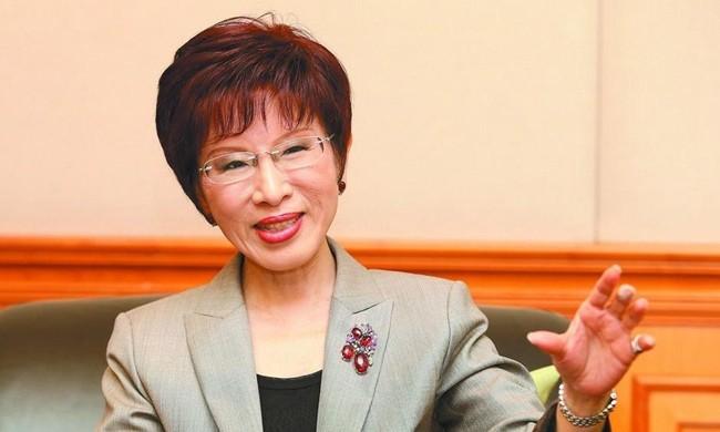 批评洪秀柱主要是对她支持的国民党候选人有疑虑，既然洪秀柱积极主张统一？那她就应该