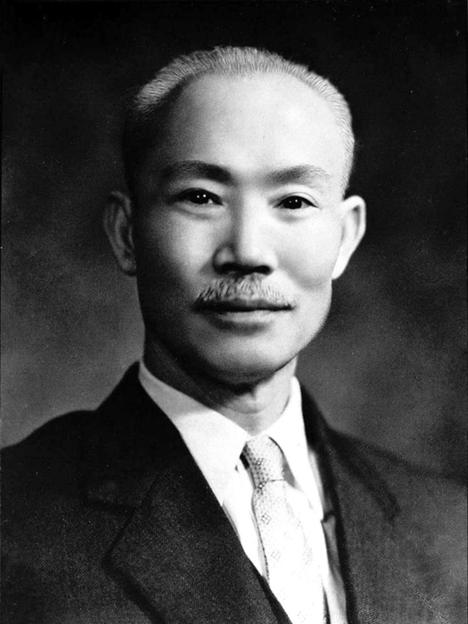 1946年，张治中问陈诚：“你说六个月内解决东北问题，有把握吗？”陈诚沉默片刻，