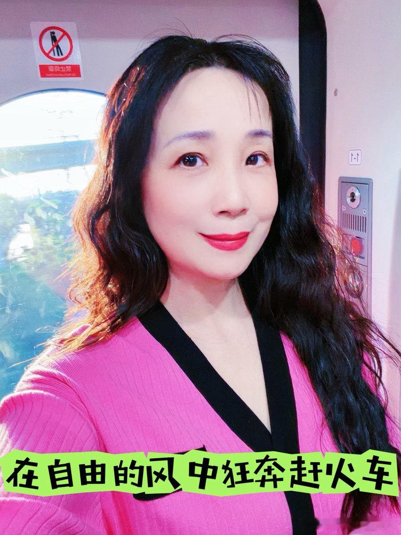 五一假期的高铁票，买到了需要中途换车厢的票，而且是从16车厢换到2车厢，我要跑完