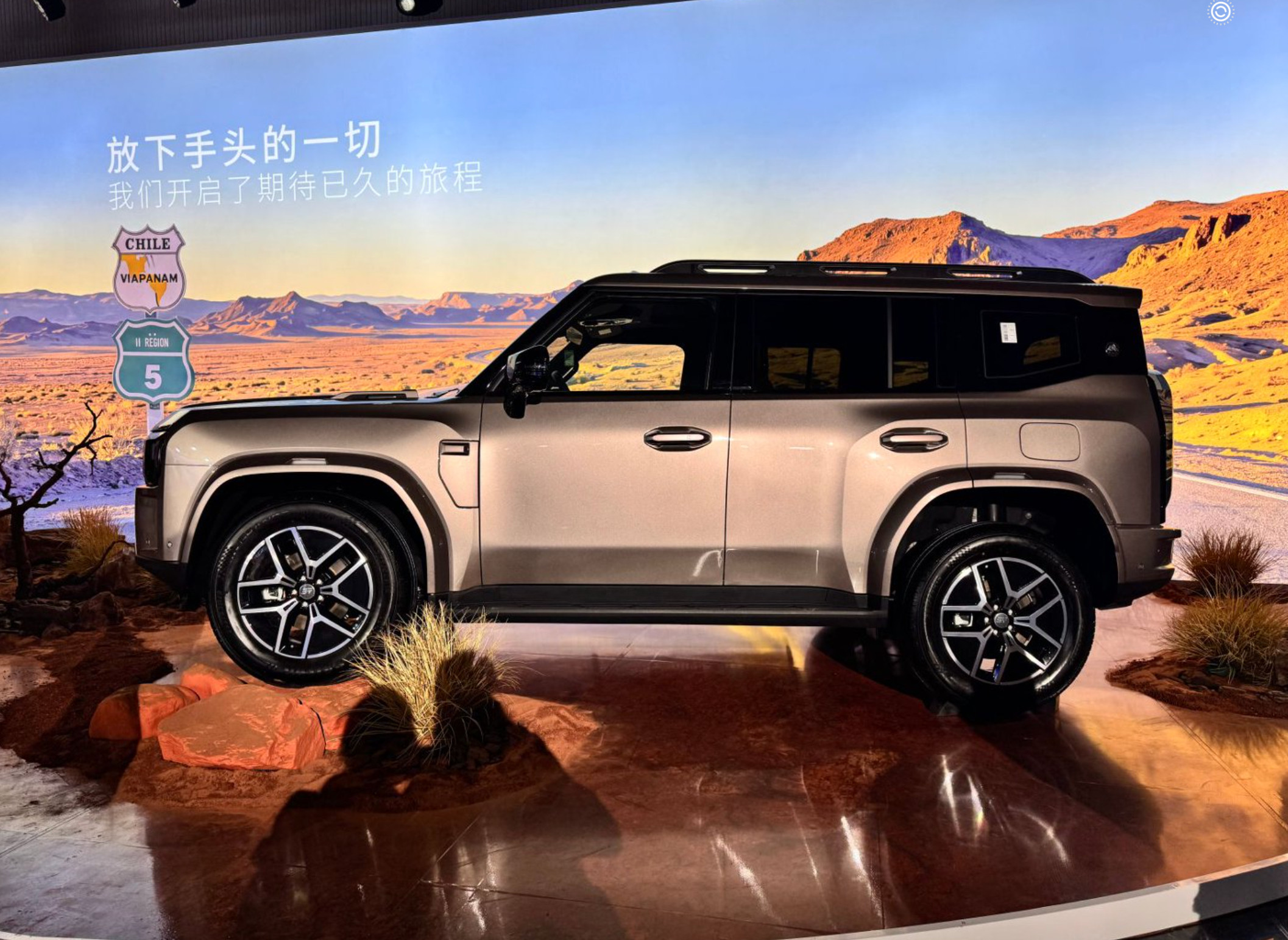 大家绝对猜不到，捷途旅行者这个车型在过去三年已经销售超过60万台，基本形成了一个品牌icon，捷途=