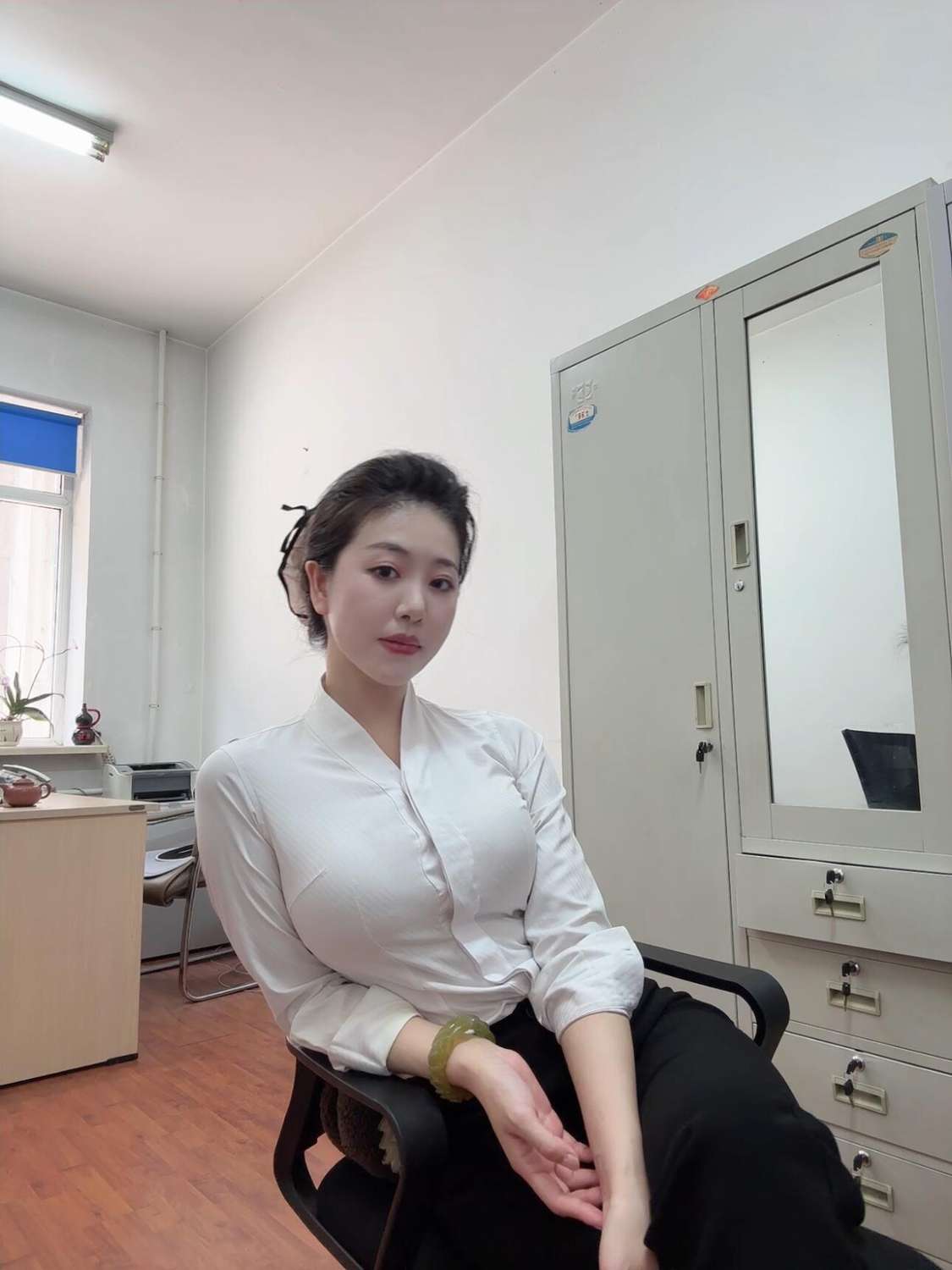 在单位里这么穿，算得体了吗？