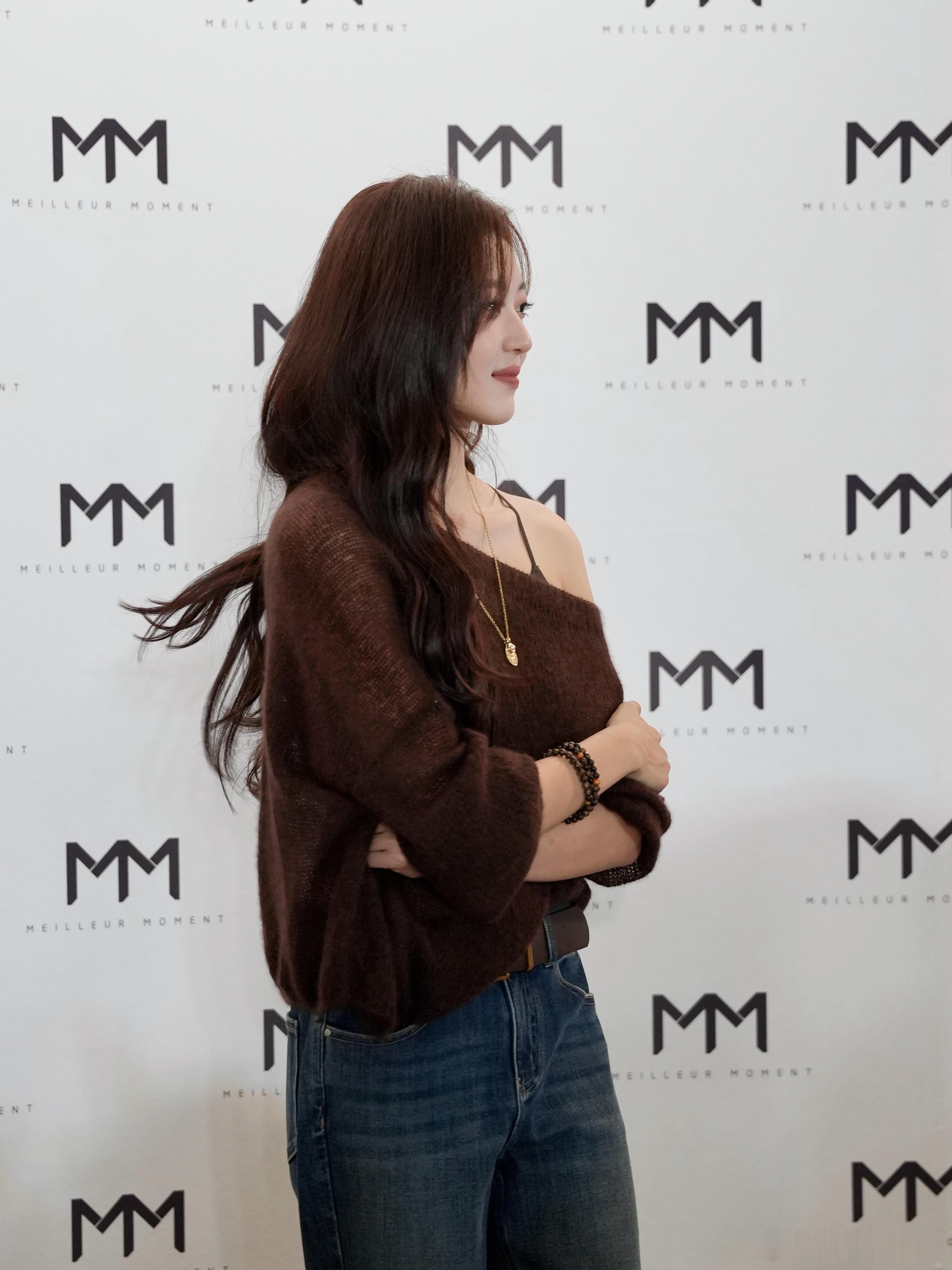 孙千就这样美丽的出现了孙千这竟然是生图孙千就这样美丽的出现，混杂人群轻松抢占视觉