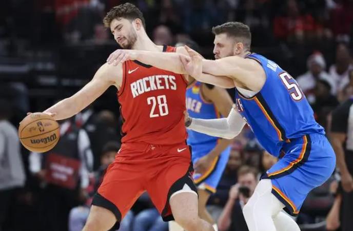 有消息称，下一场火箭对骑士队的比赛，申京小腿有伤可能不会打。虽然看起来伤势并不是