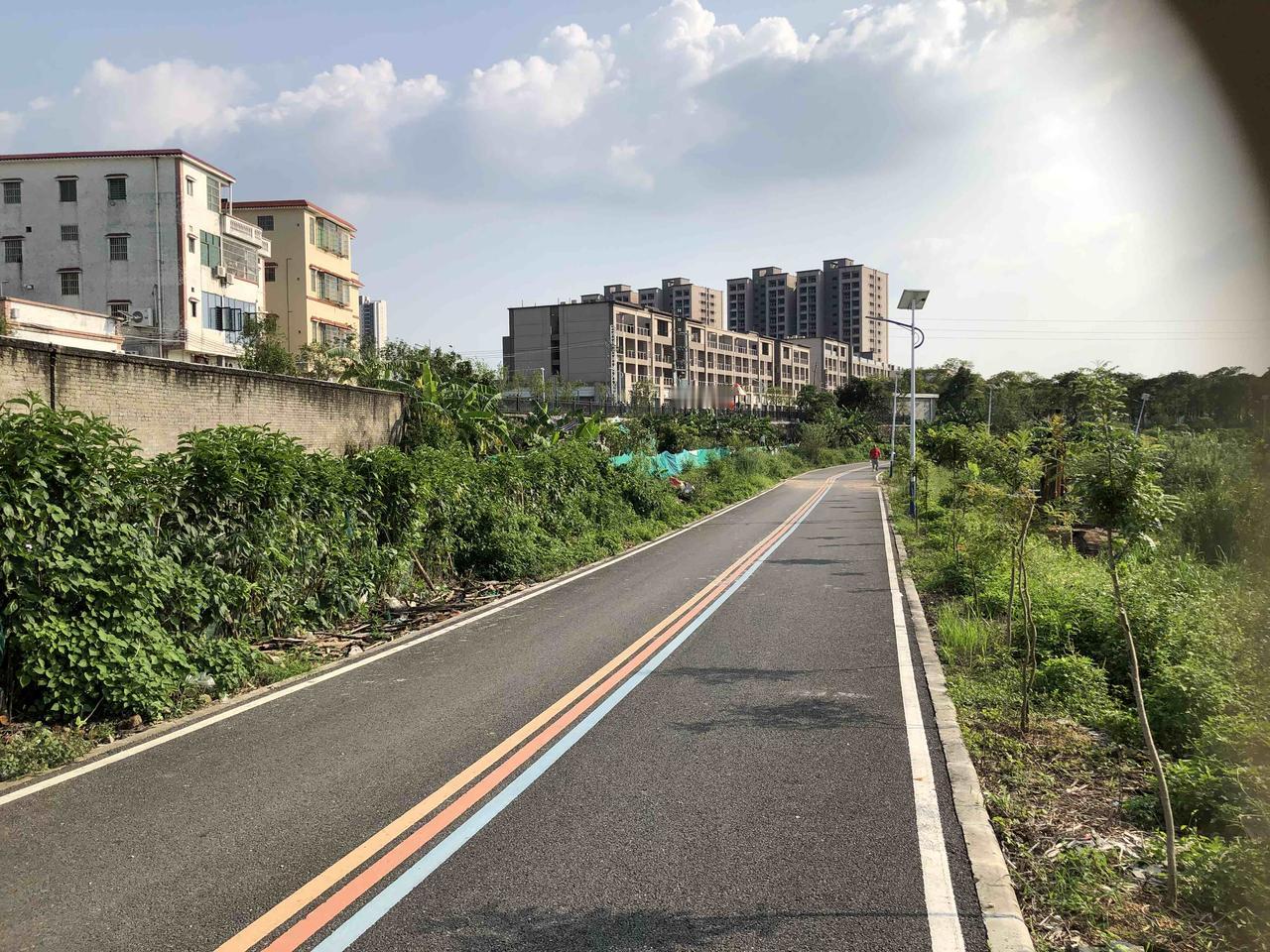 论当今实体经济的出路在数字化浪潮的席卷下，电商如同一股汹涌的洪流，迅速改变了