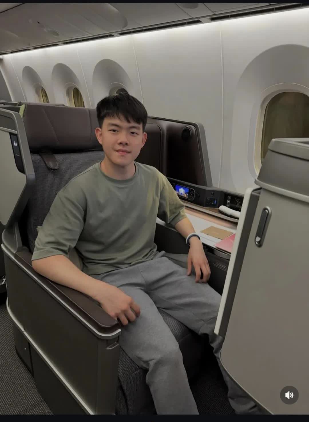 高承睿出发，搭机前往瑞典大满贯赛场。高承睿在社交软件上晒照，出发去瑞典了。