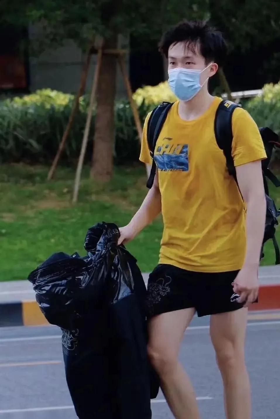 我没见过的姜黄色系列大头和莎莎为啥穿什么颜色都好看呢从去年的奥运到今天一年了
