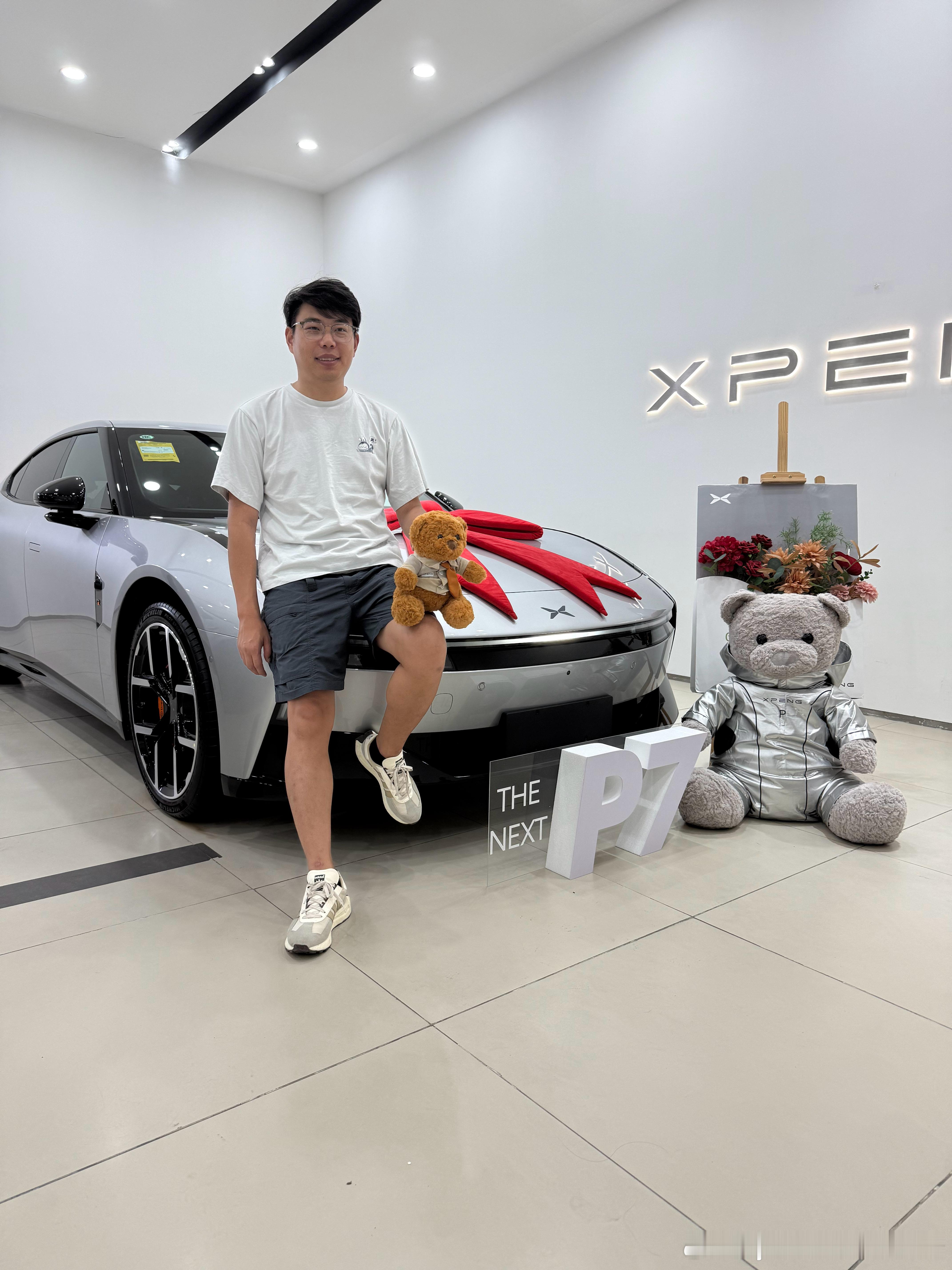 等了一个礼拜，总算是提车了。[滑稽笑][滑稽笑][滑稽笑]选了银外+紫内+21寸锻造轮