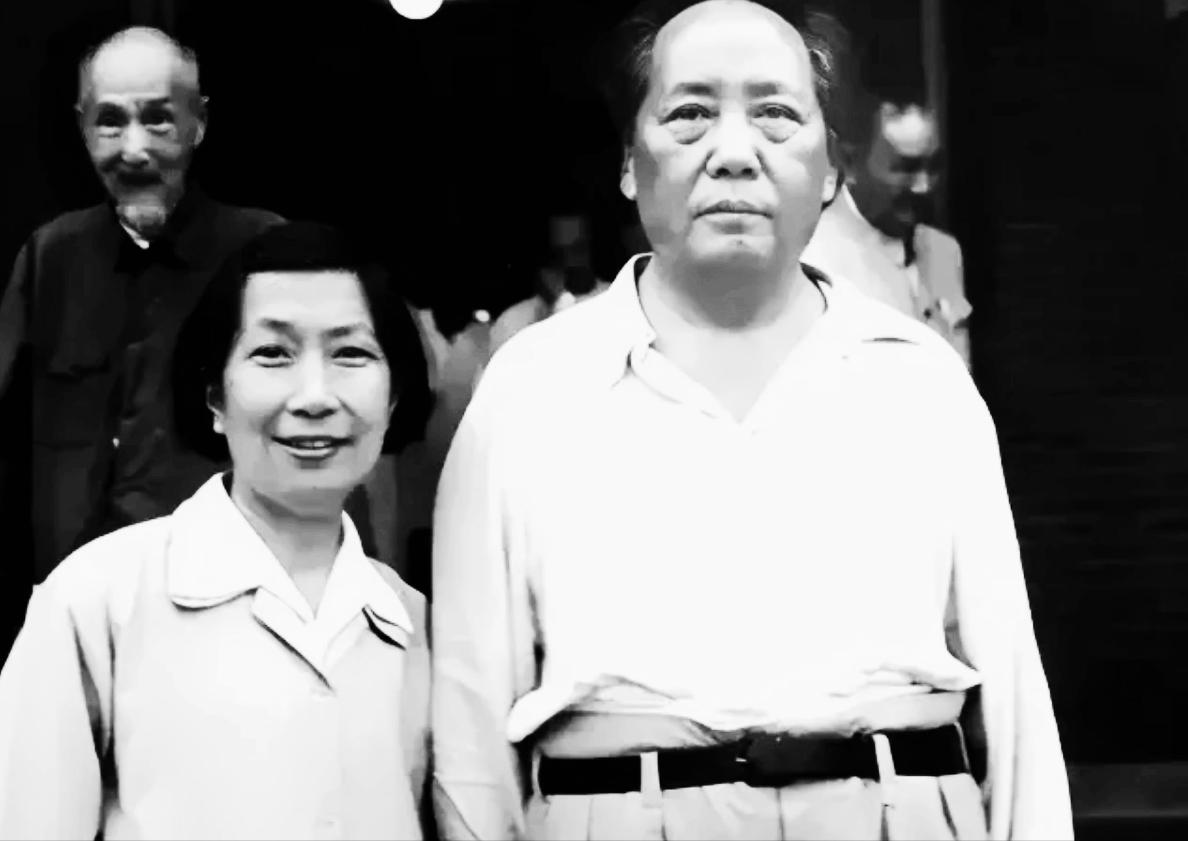 1959年6月27日，毛主席来到长沙蓉园，与李淑一见了一面，亲切交谈，嘘寒问暖，