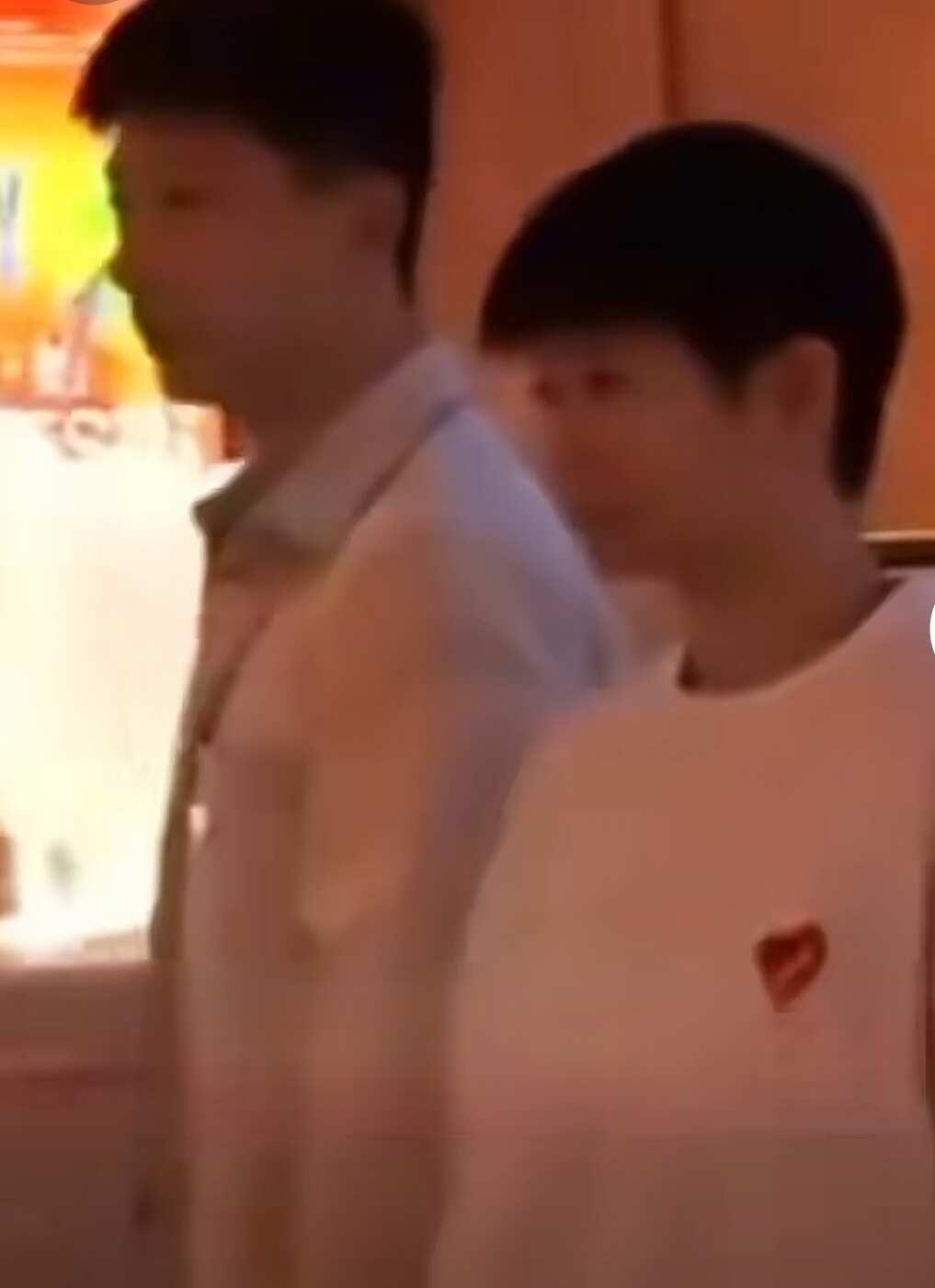 马龙还是放心不下国乒，再次现身崇明训练基地，目的就是给国乒保驾护航，回想