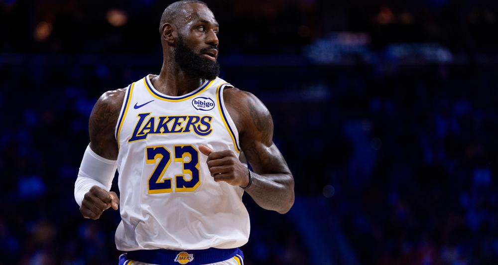 据ESPN记者戴夫·麦克梅纳明透露，多位消息人士表示，勒布朗·詹姆斯预计会打完本