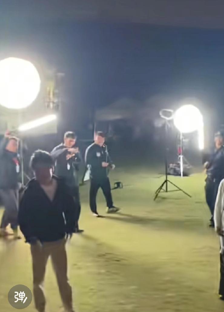 董宇辉今天凌晨下播后的这一举动又让多少人热泪盈眶？董宇辉一行下播后还是按照惯例和