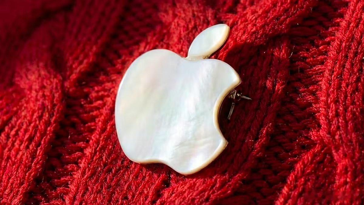 彭博社给出了在未来两年内苹果可能发布的产品列表：2026：-iPhone18