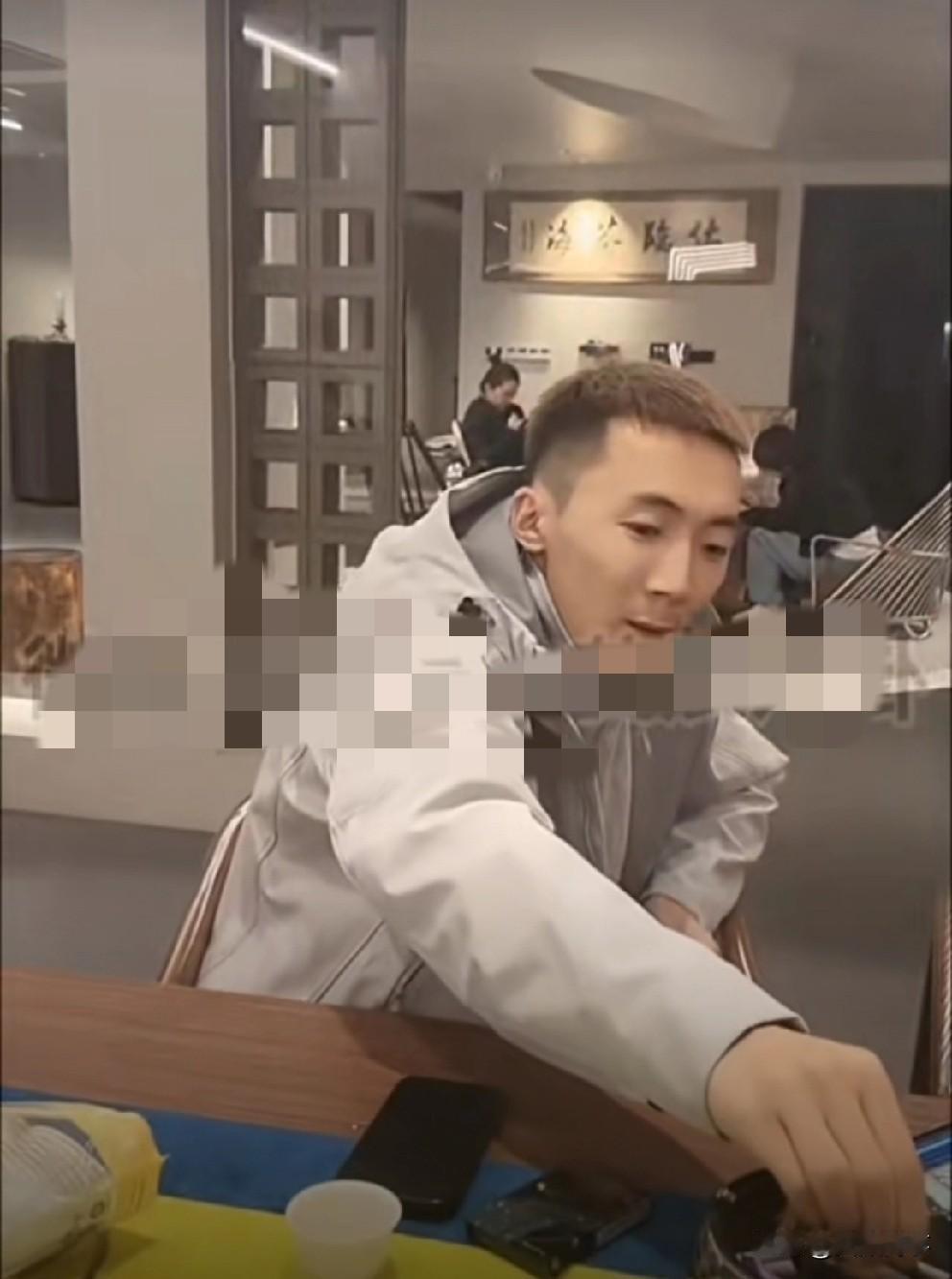 爵位团齐出动霸榜轰动，天佑感动含泪发声致谢！团播结束后，