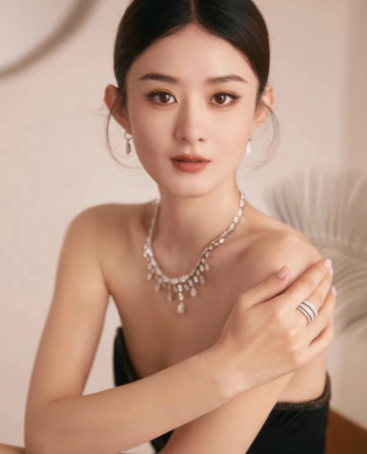 离婚4年多赵丽颖官宣喜讯！这次冯绍峰真的是“高攀不起”了7月15日，