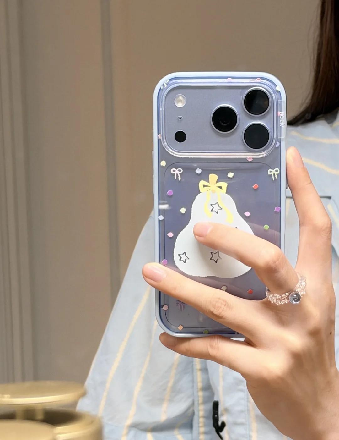 谁说iPhone18pro蓝色不好看？这蓝色可太好看了！！看看你们的蓝色手机壳
