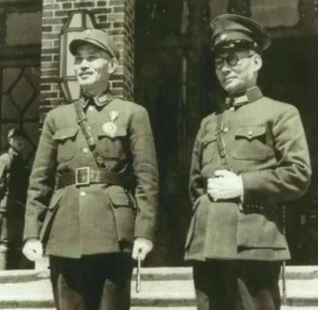 1947年7月，国民党上将龙云的儿子在南京火车站被宪兵抓走。龙云四处求情无果后，