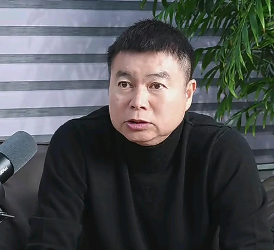 天津津门虎主帅于根伟爆了一个料。他在直播时表示，天津津门虎这几年之所以足协杯比