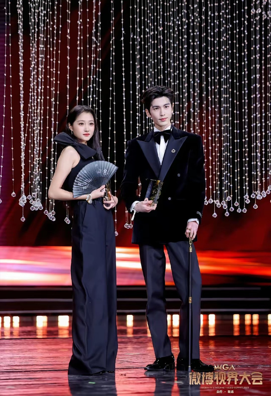 关晓彤遇到张凌赫都松了一口气，终于可以站直了