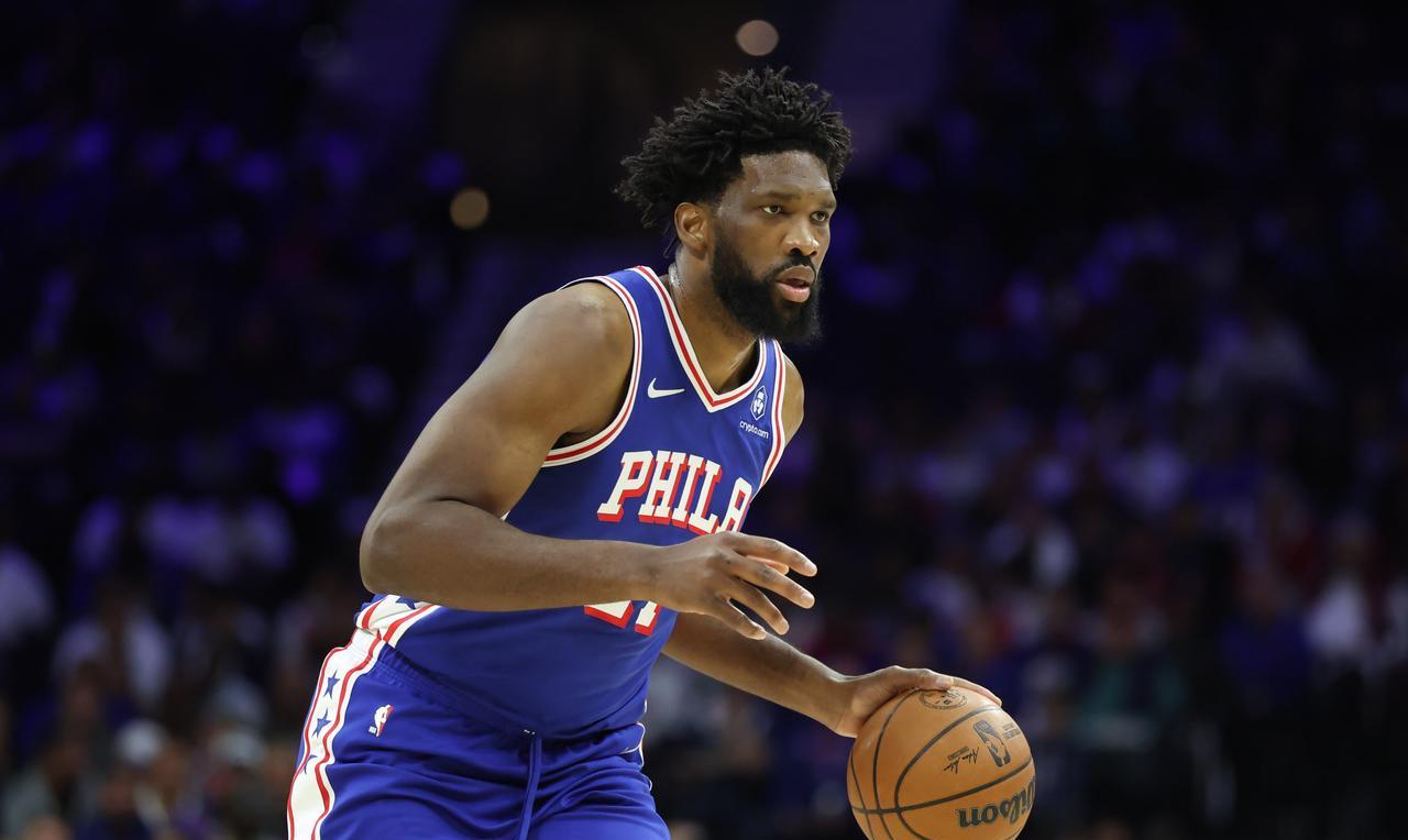 76人可能在讨论交易恩比德?76人加时险胜奇才,打摆烂的奇才队打得这么艰难,并