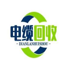 卢湾的办公楼在改造，成捆的旧电缆正被工人从墙里抽出来。这些电缆有的来自商场换新