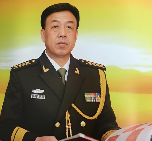 他是军衔最高的厨子，从普通士兵一路晋升为大校军官，现任军事经济学院军需系副教授、