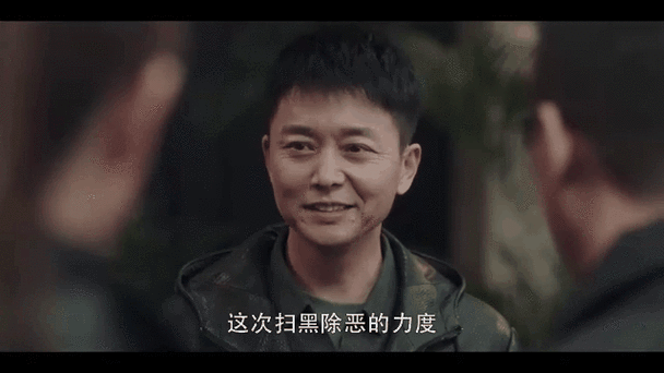 针对《扫毒风暴》镜头晃动争议，导演五百回应，拍摄前团队观看大量缉毒纪录片，被扛着
