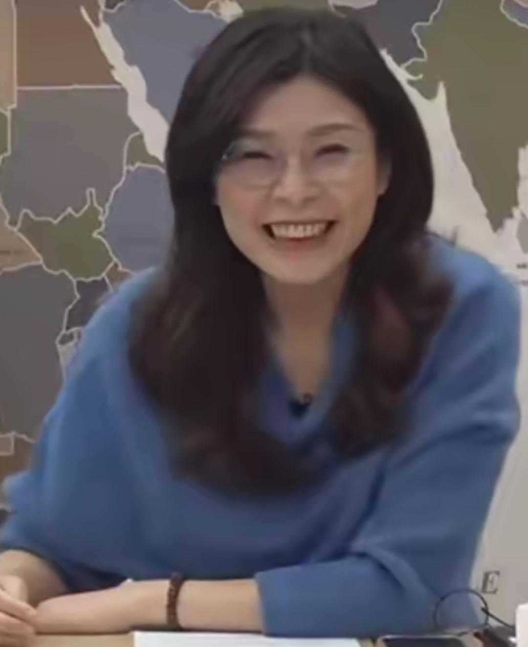 郑丽文的运气是真好，民进党一直在误判形势，一直在犯错，例如这次民进党行政部门封小