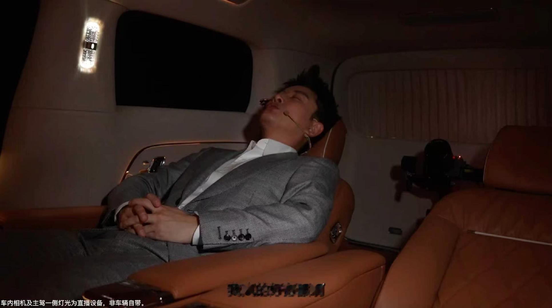 #贾乃亮直播挑战15分钟满血#尊界V800助眠模式实测，贾乃亮也是直播睡觉了，15分钟深度助眠，快速