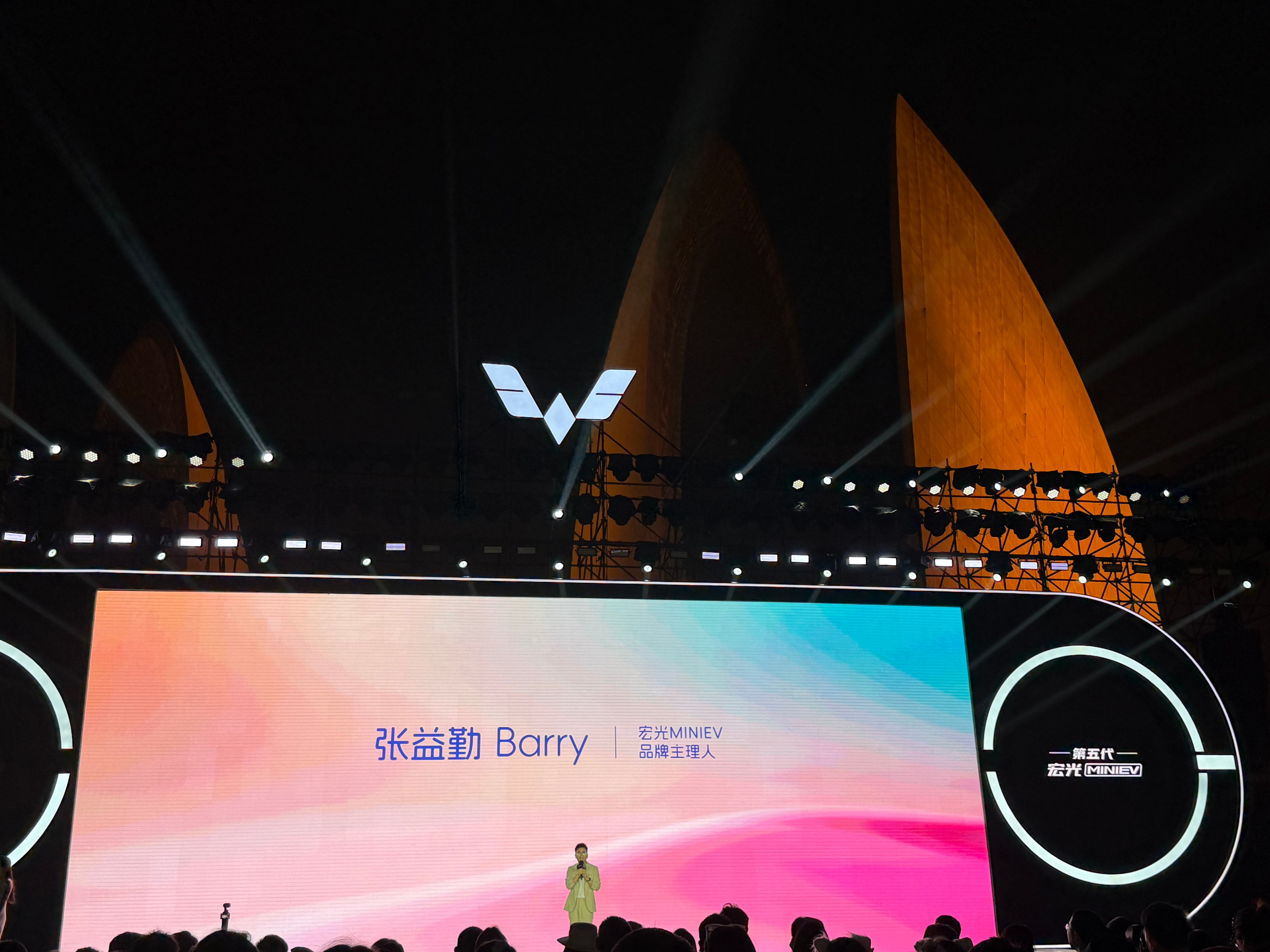 宏光MINIEV品牌主理人：Barry分享了几组数据1）全球代步车之王，五菱新能