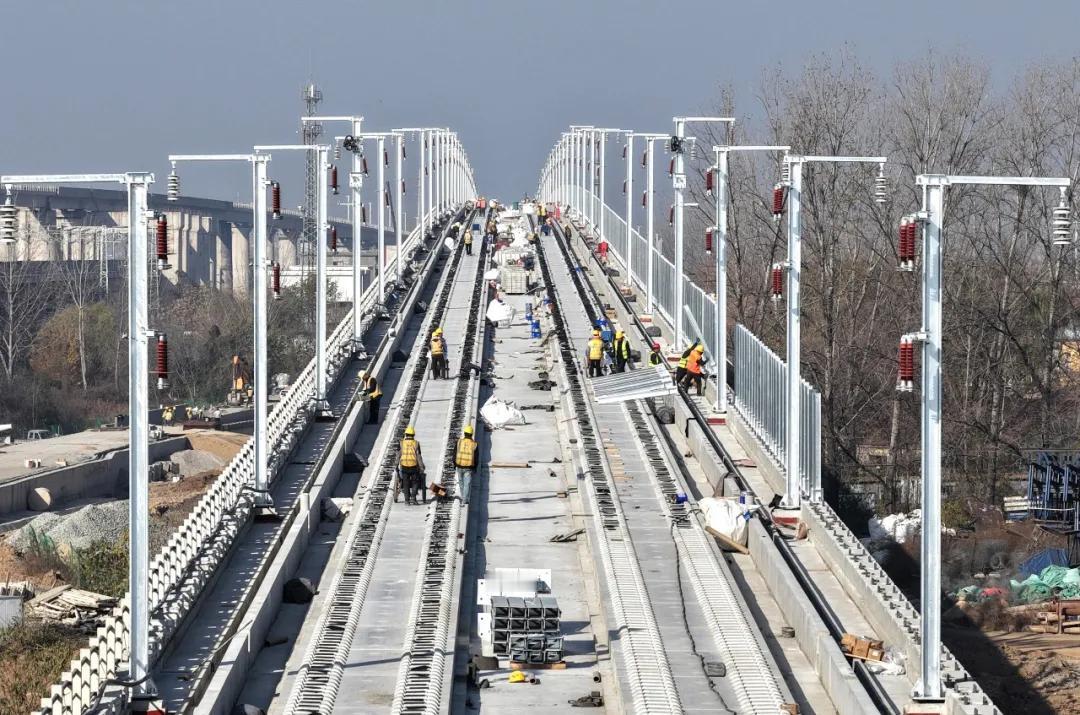 这条高铁年底全线铺轨贯通，河南高铁新枢纽城市来了！这条高铁线不仅是助力豫东枢纽