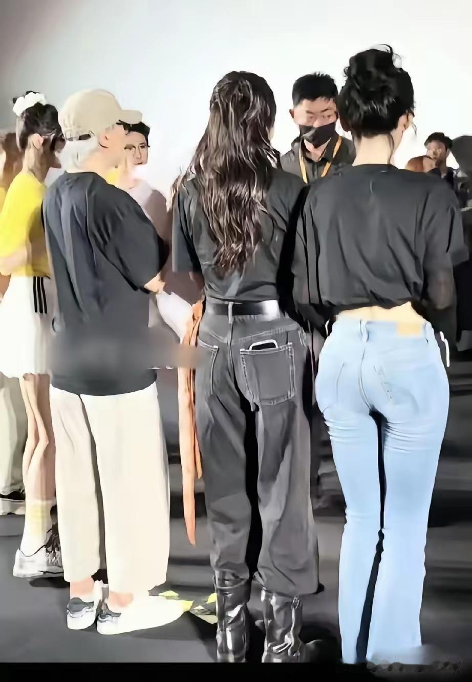 蜜桃臀女星是谁？为什么不是女一号？那个西域女孩脸部僵化大家看不出来嘛？