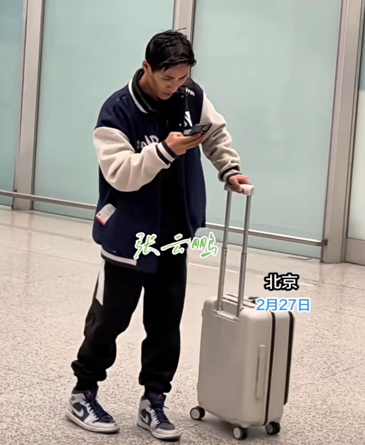 从小丢失被领养到加拿大家庭被误解偷珠宝，还被养父母弃养，这个男孩叫张云鹏，从加拿