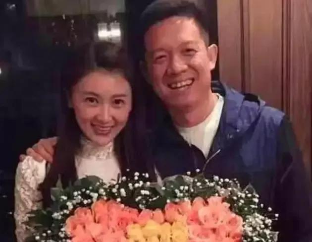 甘薇去美国看贾跃亭，那么问题来了，他们会不会睡一起？我知道这个问题有点无聊，但